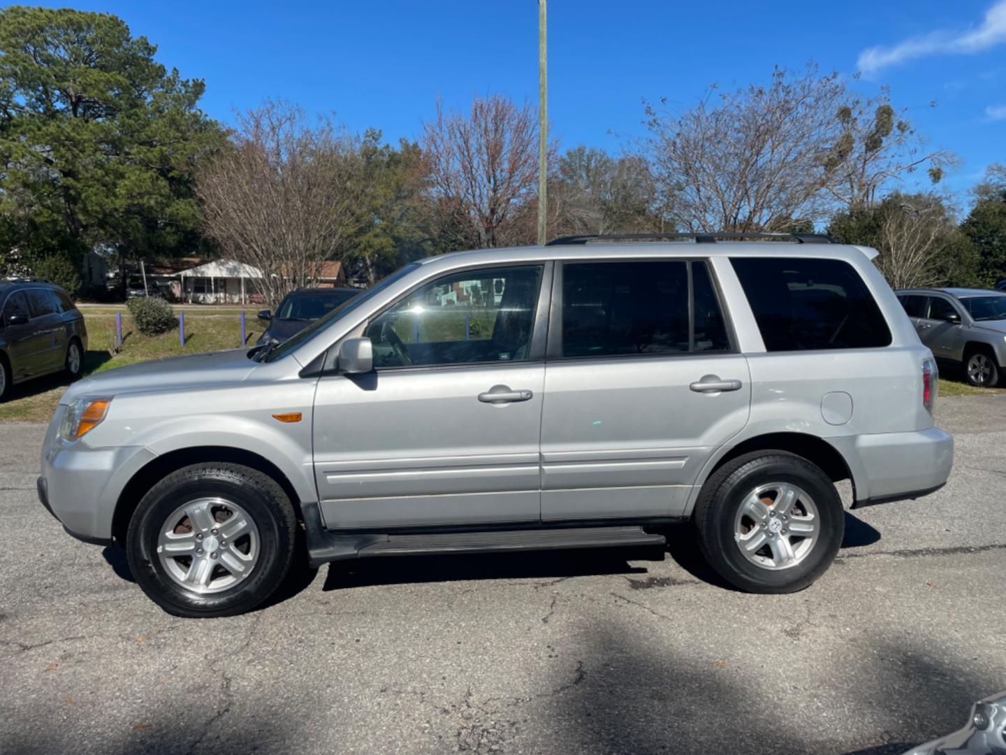 2008 SILVER HONDA PILOT VP (5FNYF18258B) with an 3.5L engine, Automatic transmission, located at 5103 Dorchester Rd., Charleston, SC, 29418-5607, (843) 767-1122, 36.245171, -115.228050 - Photo#3